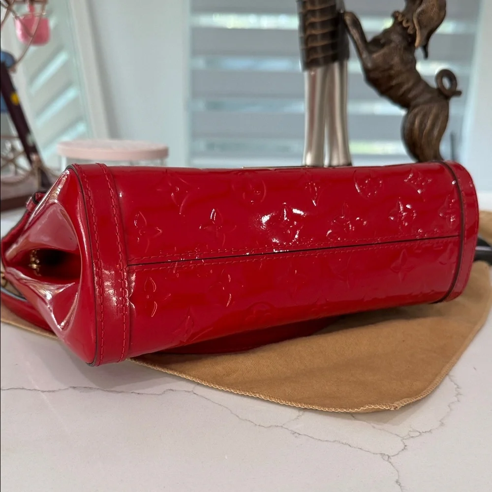 Louis Vuitton Venice Shoulder Bag Monogram Vernis: RED ♥️ - Picture 14 of 17